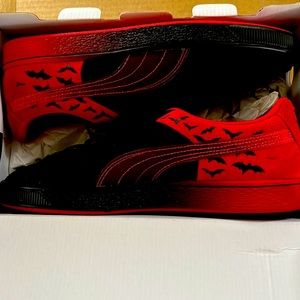Size 9 Men’s Puma Batman Shoes